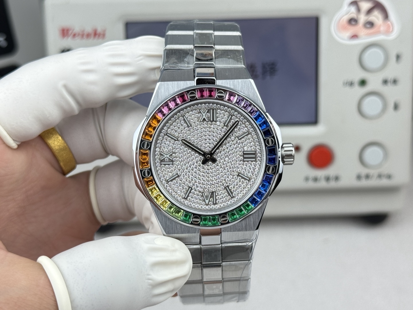 Factory 獨家力作👍
蕭邦AlpineEagle雪山傲翼系列
🌈彩T鑽🌟變色龍🦎滿天星✨限量款及隱藏款首推
如炬目光，比擬暗夜星芒⛰️於山川湖海間🌊洞見紳士願景與磅礡未來👔
尺寸：原裝一致41mmX9.7mm
機芯：9015改Chopard 01.01-c
錶鏈：獨家原版開模金磚型鏈節一體式錶鏈
岩石紋錶盤，鍍銠羅馬數字，時針及分針時標均覆以Super-LumiNova® X1級螢光塗層
致獻當代“雄鷹”，志存高遠之人在日常生活中超邁群倫，其視野啓迪人心、昇華情志。憑借遠見和決心，