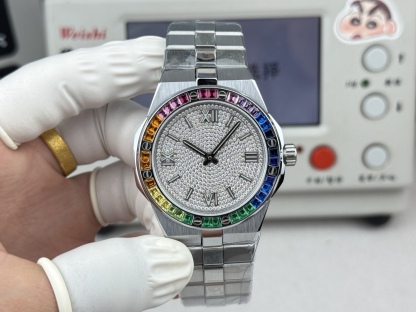 Factory 獨家力作👍
蕭邦AlpineEagle雪山傲翼系列
🌈彩T鑽🌟變色龍🦎滿天星✨限量款及隱藏款首推
如炬目光，比擬暗夜星芒⛰️於山川湖海間🌊洞見紳士願景與磅礡未來👔
尺寸：原裝一致41mmX9.7mm
機芯：9015改Chopard 01.01-c
錶鏈：獨家原版開模金磚型鏈節一體式錶鏈
岩石紋錶盤，鍍銠羅馬數字，時針及分針時標均覆以Super-LumiNova® X1級螢光塗層
致獻當代“雄鷹”，志存高遠之人在日常生活中超邁群倫，其視野啓迪人心、昇華情志。憑借遠見和決心，