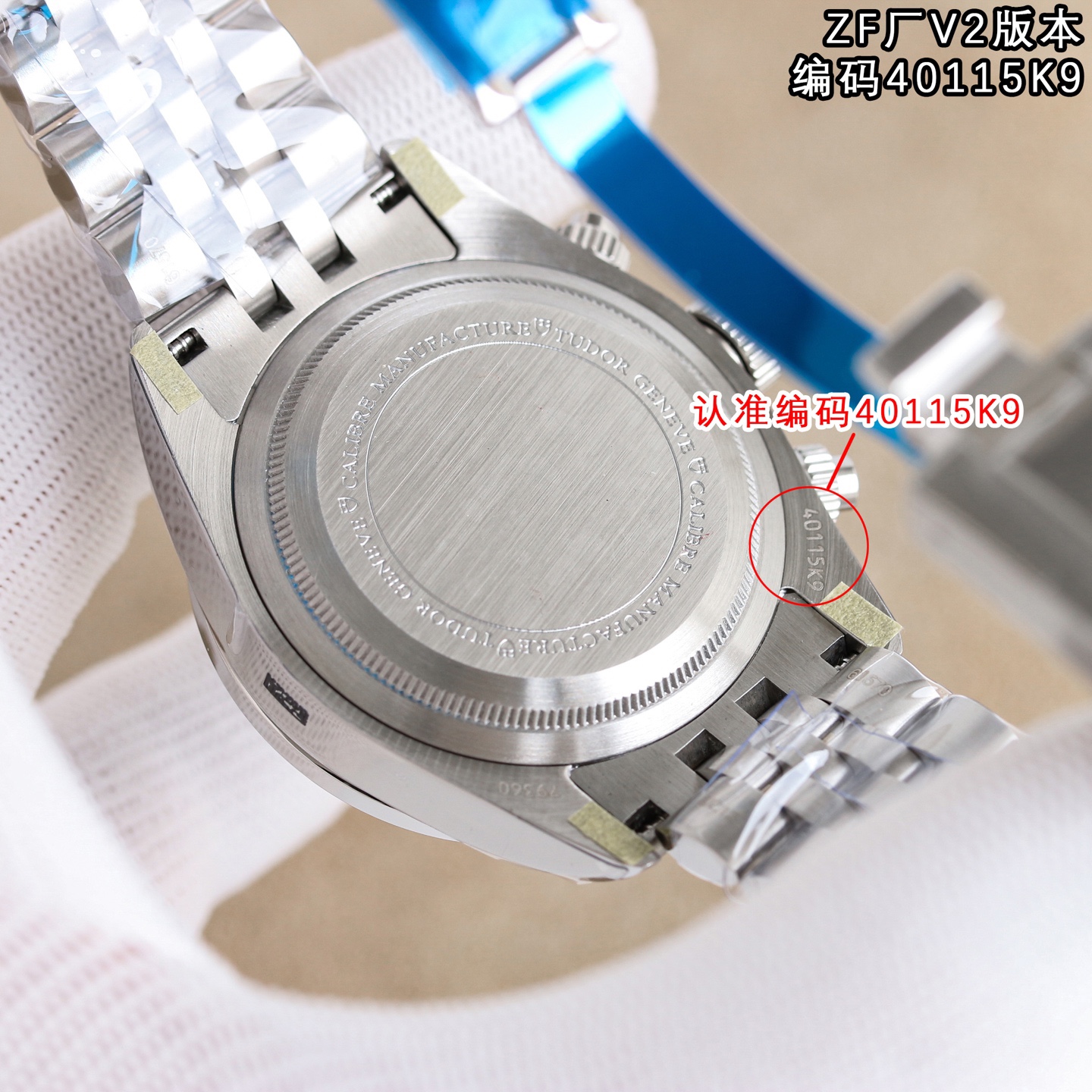 ZF新品—V2版本，帝舵全新碧灣計時型(Tudor ，腕表⌚️編碼40115K9，BlackBayChrono)腕表—經典元素與現代創新的精妙平衡,是真正意義上的“帝舵畢業款”。
🔥亮點🔥ZF是市場唯一一家日曆對版的廠家，日曆窗尺寸，日曆數字的字體和大小均與正品一致。
【表殼】ZF正品1:1開模41MM直徑採用316L精鋼表殼，表面拉絲和拋光工藝交交替處理，抗划痕性強，質感十足。配備起高工藝的黑色陽極氧化鋁測速計字外圈，旋入式表冠和密閉式底蓋，賦予腕表200米防水。
【錶盤】獨具匠心的錶盤設計