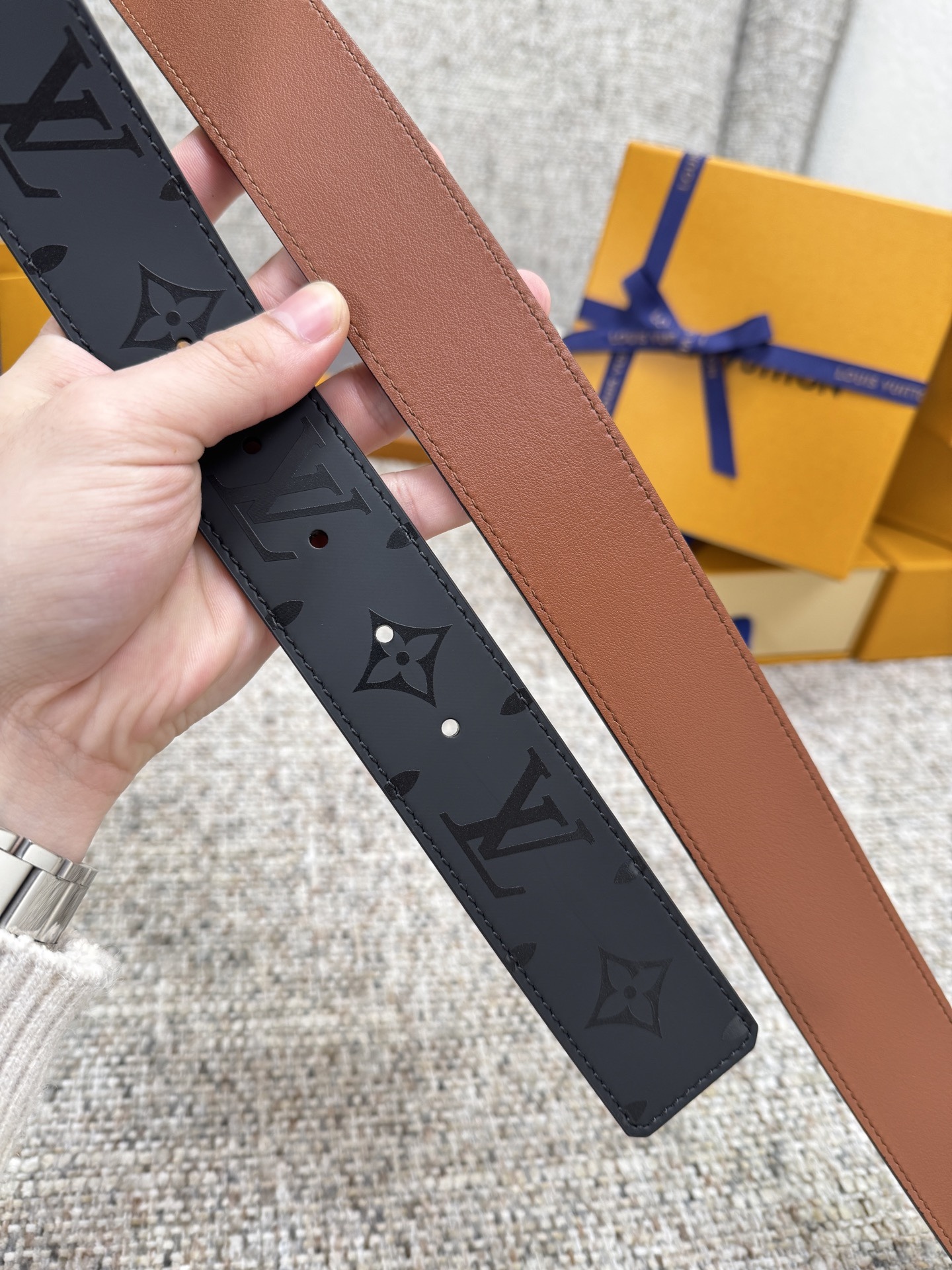 
Louis Vuitton LV腰带 丝印系列 原厂五金 精致手工绘边 柔软舒适 宽4.0