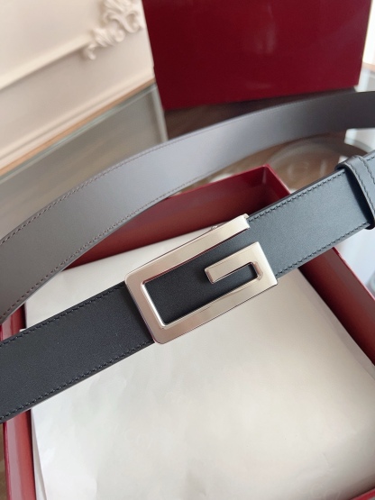 Gucci 古馳 自動平滑扣腰帶 精鋼打造五金 寬度35MM寬 雙面頭層牛皮 自由裁剪設計。