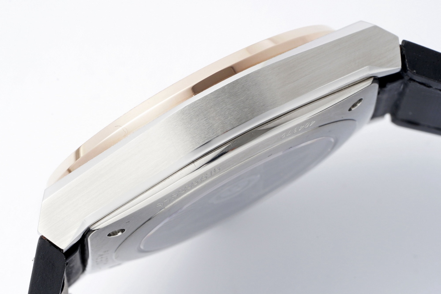 LF真力時DEFY系列全新升級版，殼身 頭粒 機芯 表扣等均做了升級調整。一款根據路虎標誌性花輪轂設計而成的高顏值鏤空腕表。

原裝開模鑄造，極致還原表殼的每一處細節打磨倒角，盡顯原裝菱角分明、堅毅果敢的陽剛氣質。完美的41mm表經，適配大眾男性手寸，正裝休閒兩不誤。根據汽車輪轂設計而成的五角星錶盤，未來概念感十足。同步官網新款五角星折疊扣，搭載定製版Cal.670sk全自動機械機芯，鏤空日曆的大小與位置、機芯夾板、齒輪、五角星陀皆按原版機芯數據拆解鍛造而成。

LF臻品 陳奕迅Eason同款，時尚前衛、