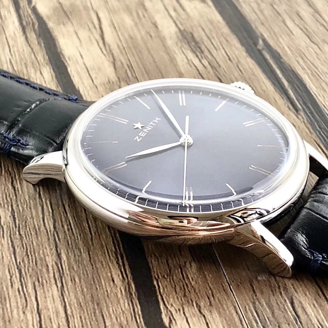 【真力時】菁英系列：一切來得剛剛好！
  機芯：進口9015改制ELITE6150型號-剛剛好
  表殼：原版開模42MM/316L精鋼-剛剛好
  玻璃：弧形雙面防眩處理藍寶石-剛剛好
  字面：字釘鐫刻/鍍銠太陽紋/琢面指針-剛剛好
  皮帶：精選意大利牛皮+膠質底皮-剛剛好
  表扣：原版制動折疊扣-剛剛好
原版開模超級復刻，歷盡兩年時間突破各種工藝難關，到達一切剛剛好的效果！