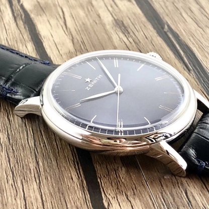 【真力時】菁英系列：一切來得剛剛好！
  機芯：進口9015改制ELITE6150型號-剛剛好
  表殼：原版開模42MM/316L精鋼-剛剛好
  玻璃：弧形雙面防眩處理藍寶石-剛剛好
  字面：字釘鐫刻/鍍銠太陽紋/琢面指針-剛剛好
  皮帶：精選意大利牛皮+膠質底皮-剛剛好
  表扣：原版制動折疊扣-剛剛好
原版開模超級復刻，歷盡兩年時間突破各種工藝難關，到達一切剛剛好的效果！