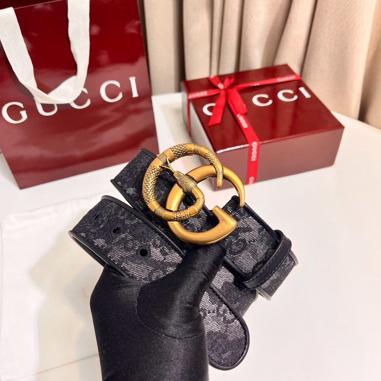 
古奇 新款 GG Marmont系列心選迷彩大理石紋GG帆布，為2026早春系列隨處可見的主要圖案之一增色添彩，40mm