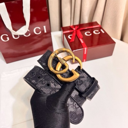 
古奇 新款 GG Marmont系列心選迷彩大理石紋GG帆布，為2026早春系列隨處可見的主要圖案之一增色添彩，40mm