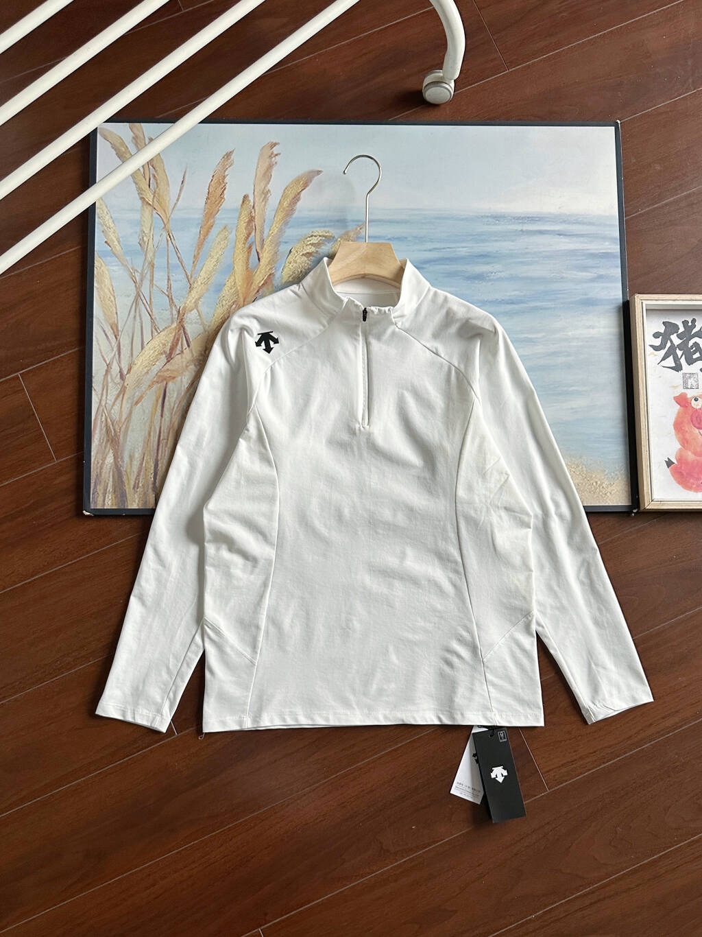 2026春秋新款迪桑特DESCENT  TRAINING 秋季新款半拉男士SOLOTEX長袖
功能型速乾，上身超級舒服，男士內搭打底良品！好貨不多，速度備起來啦！
清遠代工，純正出口的訂單，同款國內門店有售，
 德國拜耳公司的頂級面料！上身巨舒服，運動健身不拘束，，超強！中等厚度，不厚，上身無拘束感運動時直接外穿也OK！
  純色經典款，適合任意年齡段，任意場合，立領風格，穩重又盡顯莊重，運動又不失休閒，真的超級經典的款式，室外運動、打籃球、跑步、羽毛球，上身一件足以！