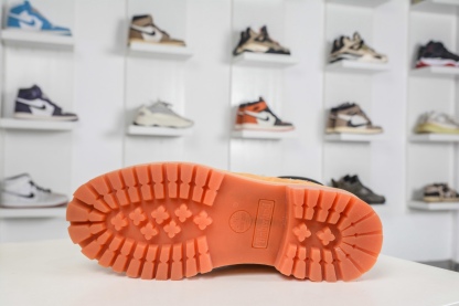 Supreme x Timberland 6 Inch Leather Boots"Black"添柏嵐經典戶外 
貨號: TB 010061 713
尺碼 39 39.5 40 41 41.5 42 43 44 45