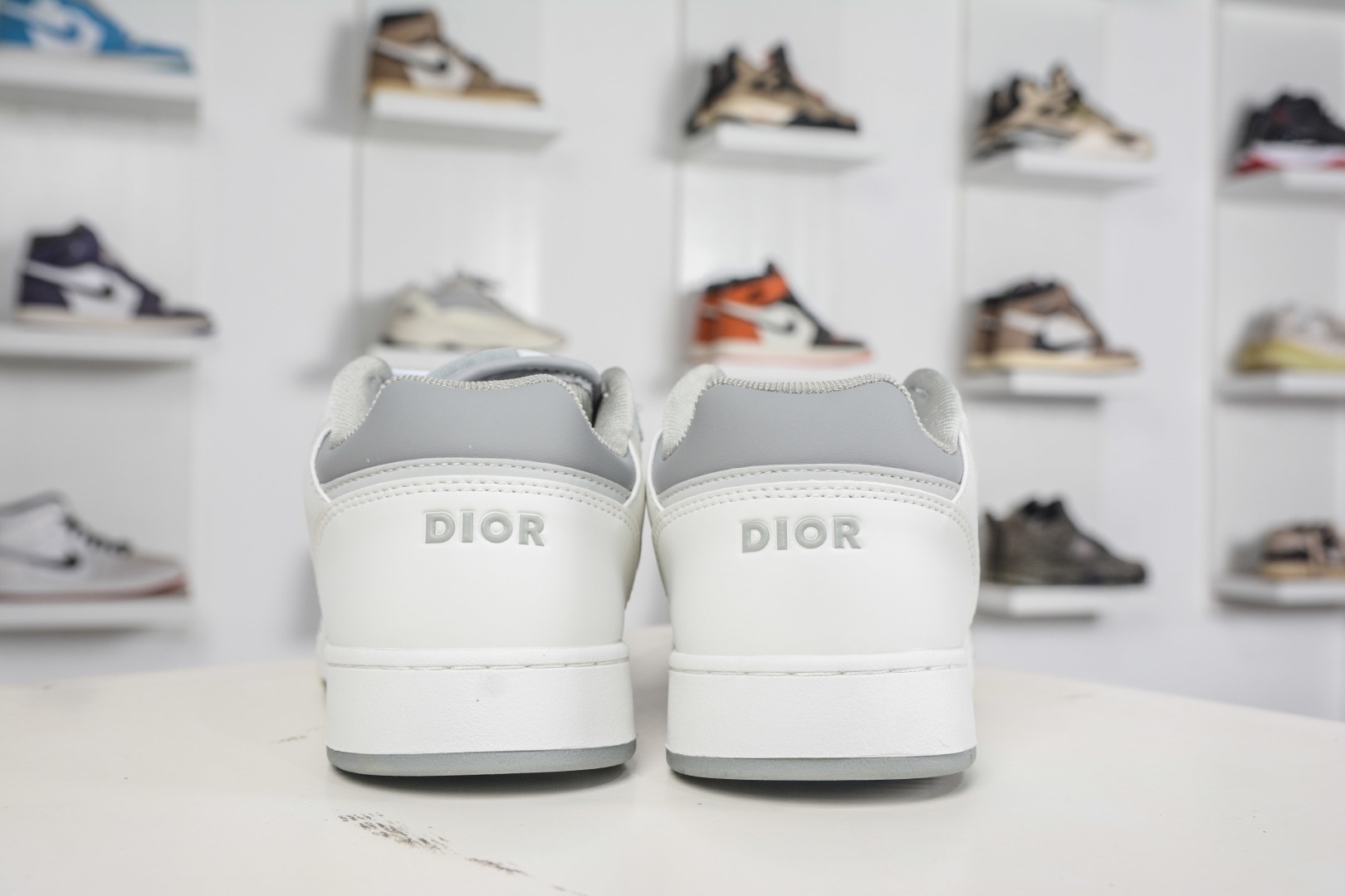 迪奧/Dior B27 Oblique Galaxy Low Top Sneakers B27系列低幫復古真皮百搭運動休閒板鞋 
貨號：3SN272ZIR16536
尺碼：38 39 40 41 42 43 44 45 46