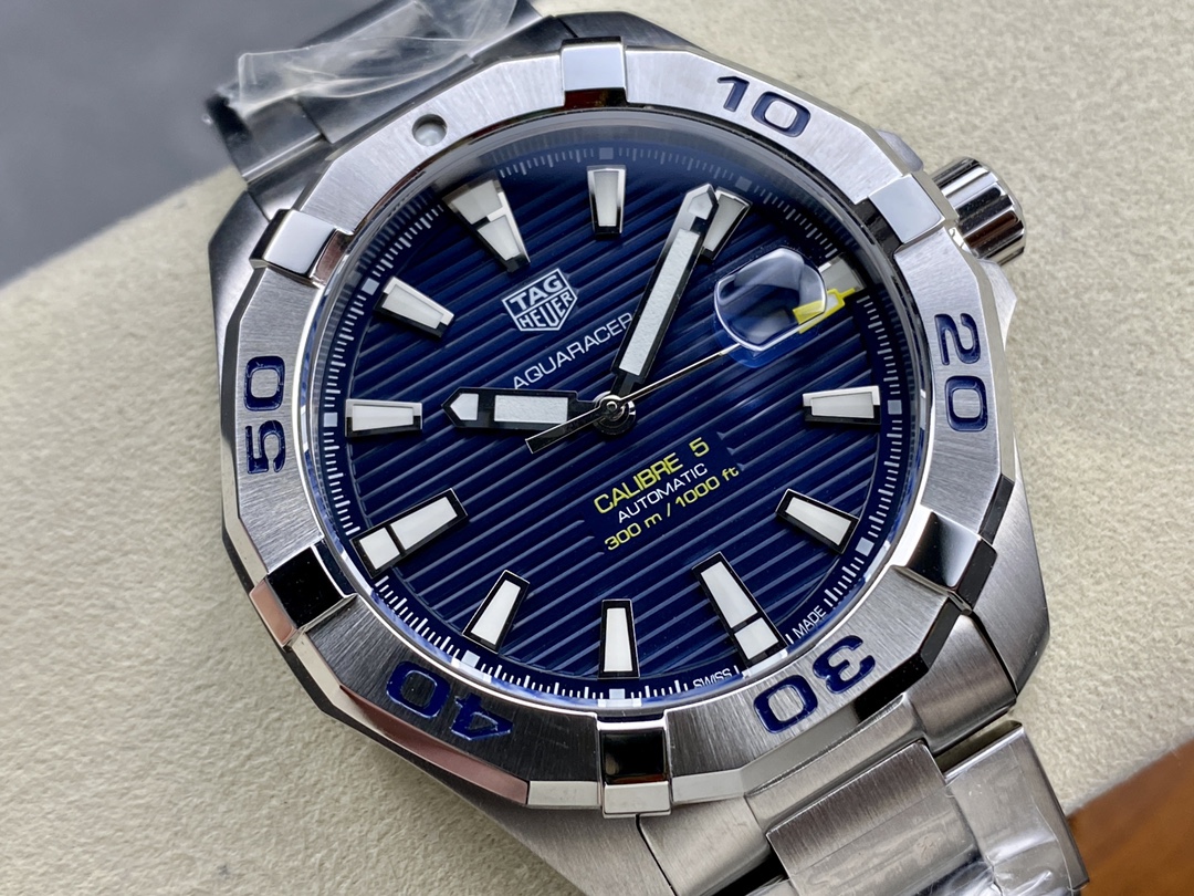 TAR年末巨獻——超級泰格豪雅系列腕表，正裝休閒兩不誤、小眾而不平庸、穩重而不失靈動，通勤的最佳首選腕表。全系均採用原裝數據打造、配件可以和原廠互換，頂級打磨 超強夜光 防水性能高達100米，超原單品質 誠意滿滿 並搭載原裝sw200機芯，歡迎品鑒！