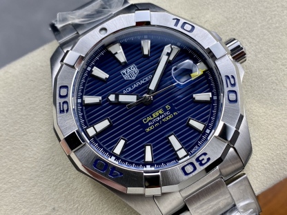 TAR年末巨獻——超級泰格豪雅系列腕表，正裝休閒兩不誤、小眾而不平庸、穩重而不失靈動，通勤的最佳首選腕表。全系均採用原裝數據打造、配件可以和原廠互換，頂級打磨 超強夜光 防水性能高達100米，超原單品質 誠意滿滿 並搭載原裝sw200機芯，歡迎品鑒！