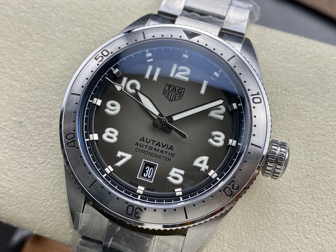 TAR年末巨獻——超級泰格豪雅系列腕表，正裝休閒兩不誤、小眾而不平庸、穩重而不失靈動，通勤的最佳首選腕表。全系均採用原裝數據打造、配件可以和原廠互換，頂級打磨 超強夜光 防水性能高達100米，超原單品質 誠意滿滿 並搭載原裝sw200機芯，歡迎品鑒！