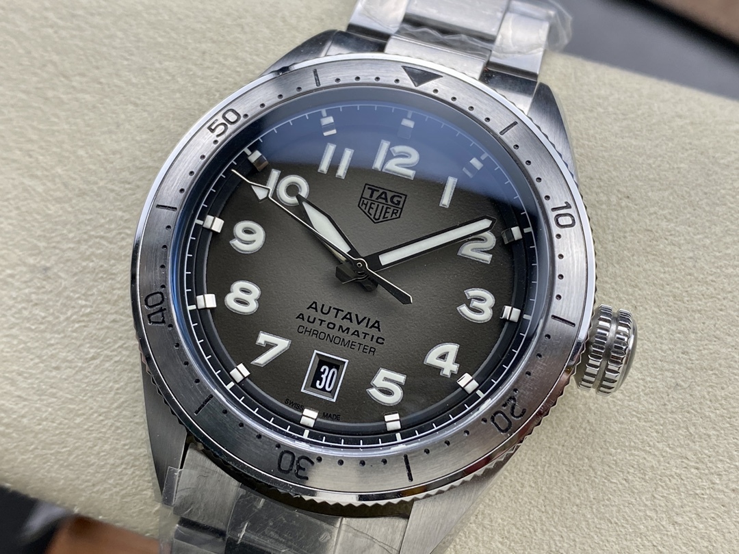 TAR年末巨獻——超級泰格豪雅系列腕表，正裝休閒兩不誤、小眾而不平庸、穩重而不失靈動，通勤的最佳首選腕表。全系均採用原裝數據打造、配件可以和原廠互換，頂級打磨 超強夜光 防水性能高達100米，超原單品質 誠意滿滿 並搭載原裝sw200機芯，歡迎品鑒！