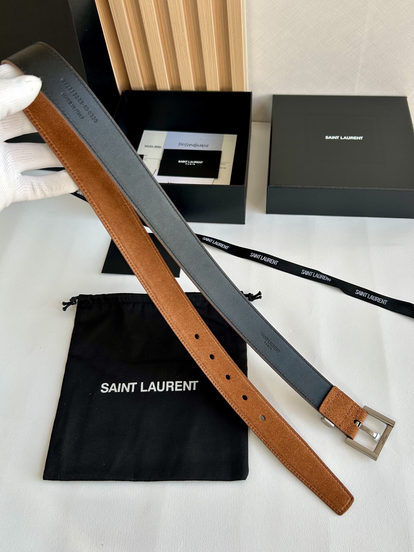 聖羅蘭 女士腰帶，進口小牛皮 配以CASSANDRE 標識腰帶環。古銅色金銀五金可選。精緻優雅的設計，寬度3.0cm