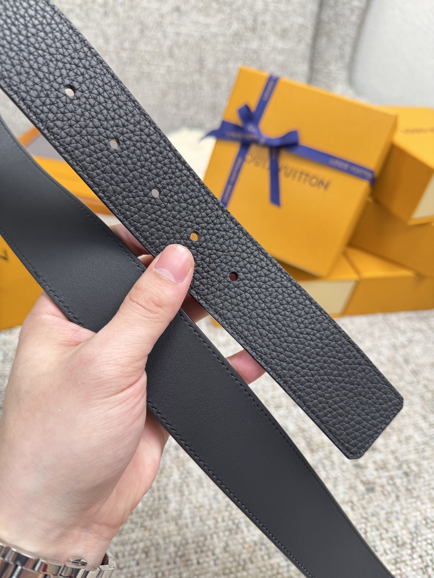 
Louis Vuitton LV腰带 荔枝纹皮底系列 原厂五金 精致手工绘边 柔软舒适 宽4.0