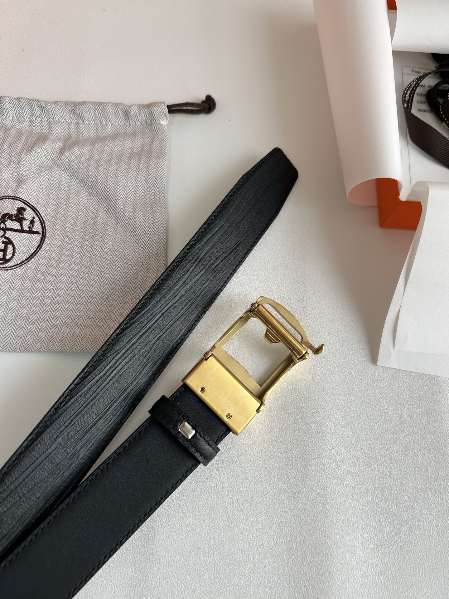 【H家】 新款紋路小牛皮腰帶，寬度3.5cm，搭配新款不鏽鋼自動扣，手感極佳、可以任意裁剪、永恆而經典！轉圖必大賣