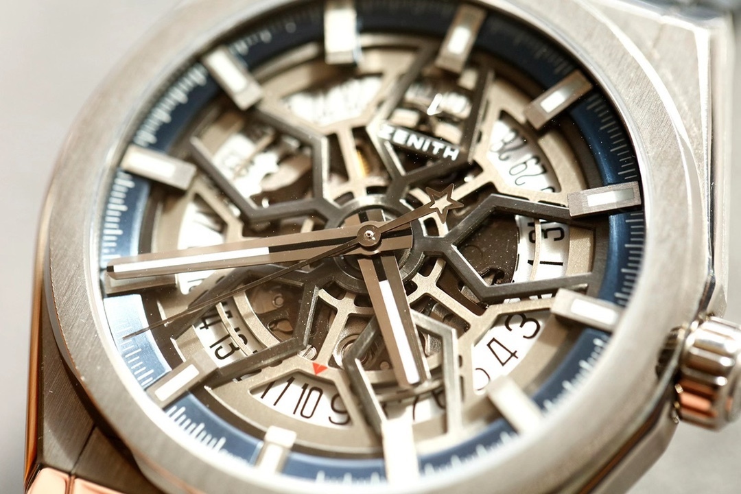 95.9000.670/78.R782
品牌：真力時
系列：DEFY
性別：男士
我來糾錯 
機芯 機芯型號：9015改Elite 670 SK
機芯類型：全自動機械
機芯直徑：25.60毫米
機芯厚度：3.88毫米
振頻：28800每小時振蕩次數
寶石數：27個
零件數：187個
動力儲備：50小時
我來糾錯 
外觀 表徑：41毫米
表壳厚度：10.75毫米
表盘颜色：镂空
表盘形状：圆形
表带颜色：黑色
表扣类型：针扣
背透：背透，透明蓝宝石水晶
防水深度：100米
表耳间距：暂无
我来纠错 
材质