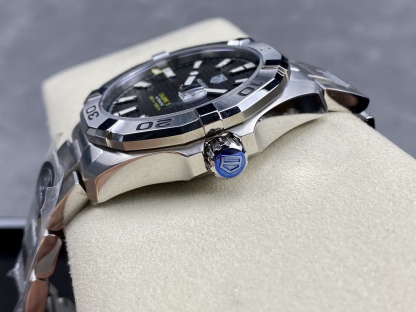 TAR年末巨獻——超級泰格豪雅系列腕表，正裝休閒兩不誤、小眾而不平庸、穩重而不失靈動，通勤的最佳首選腕表。全系均採用原裝數據打造、配件可以和原廠互換，頂級打磨 超強夜光 防水性能高達100米，超原單品質 誠意滿滿 並搭載原裝sw200機芯，歡迎品鑒！