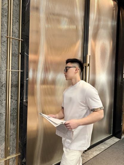 🔝BURBERRY巴寶莉BBR 格紋拼袖短袖T恤
正品購入，50支雙股100%精梳棉170克，2*2精品羅紋210克，面料拼接，面料酵洗，定制1：1商標，合身版型
B Size：S-XL