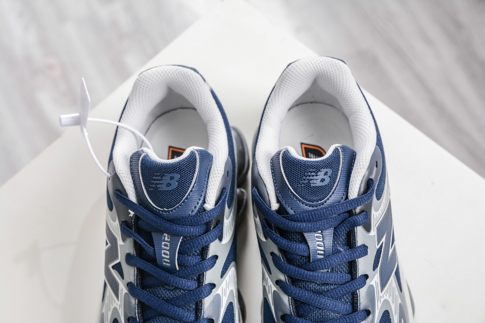 New Balance NB2000 舒適百搭防滑耐磨低幫 休閒跑步鞋
貨號：U20001PB
Size：36-46.5