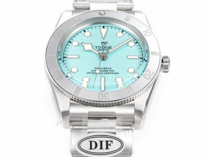 DIF 最強副本 
DIF隆重推出帝舵碧灣54型M79000N腕表，
37mm表殼貼合手腕，佩戴舒適，啞光錶盤簡約大氣，質感細膩，無日曆設計化繁為簡，回歸純粹讀時體驗，以純粹精神和現代表達方式，向1954年問世的品牌首款潛水表-7922型獻上最真誠的敬意！
DIF匠工精神 整表配備導角精磨不拉手 注重細節 質感無敵 搭載丹東定制一檔機芯 日誤差僅3-5秒幾乎0反修 超穩定！
錶帶均為CNC通體成型拉絲工藝錶帶 非小廠組裝片！配備帝舵表“T-fit”表扣 可滑軌微調
超強瑞士夜光刻度