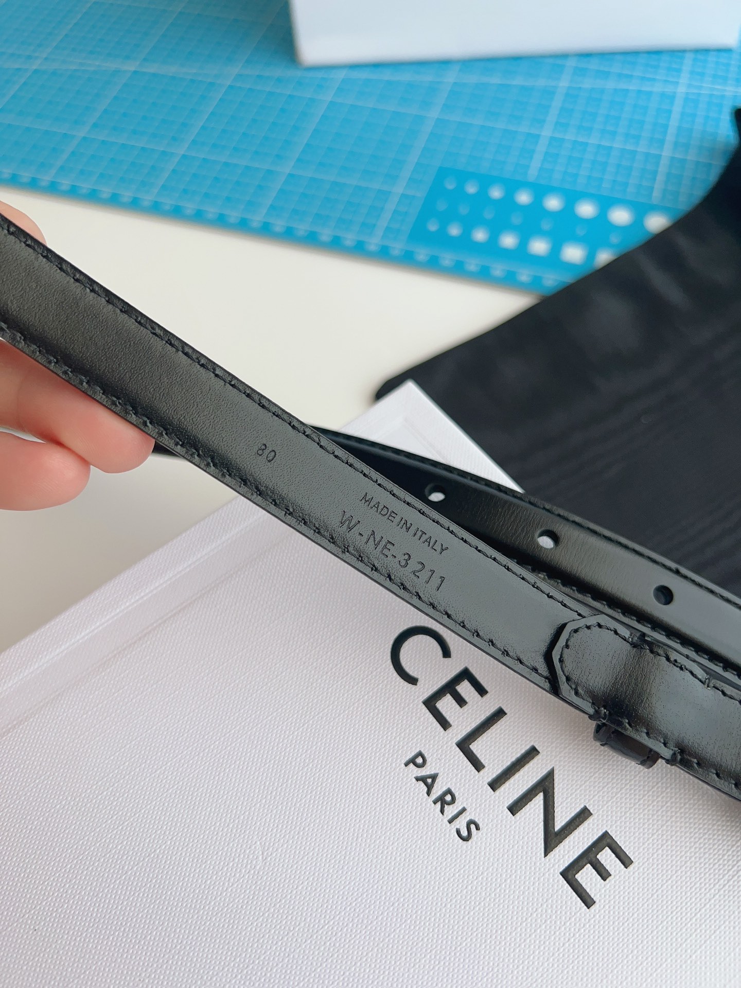 《CELINE》賽琳皮帶 celine 腰帶寬度1.8cm 超火凱旋門手感柔軟細膩，上身效果超級好看。非常顯腰線型，時尚必備神器