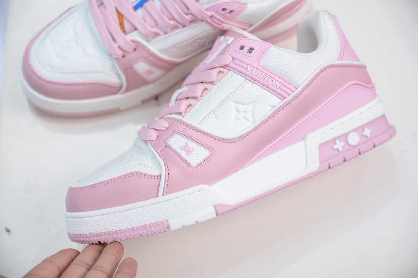 Louis Vuitton Trainer lv時裝走秀運動鞋板鞋 白粉 SIZE：36 37 38 39 40