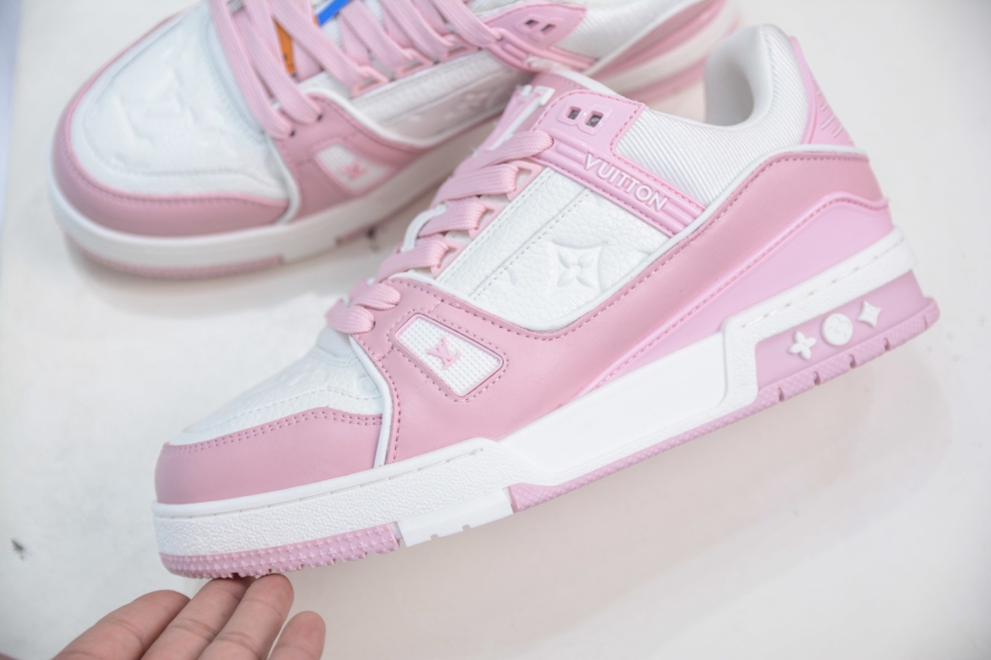 Louis Vuitton Trainer lv時裝走秀運動鞋板鞋 白粉 SIZE：36 37 38 39 40