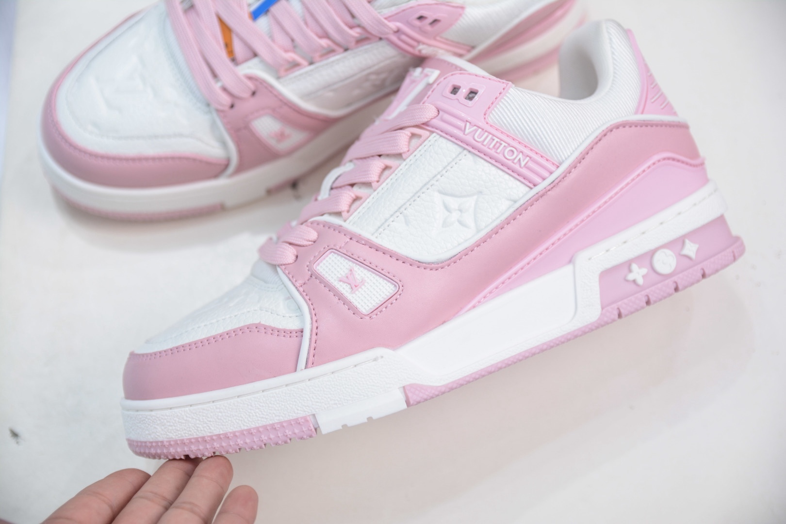 Louis Vuitton Trainer lv時裝走秀運動鞋板鞋 白粉 SIZE：36 37 38 39 40