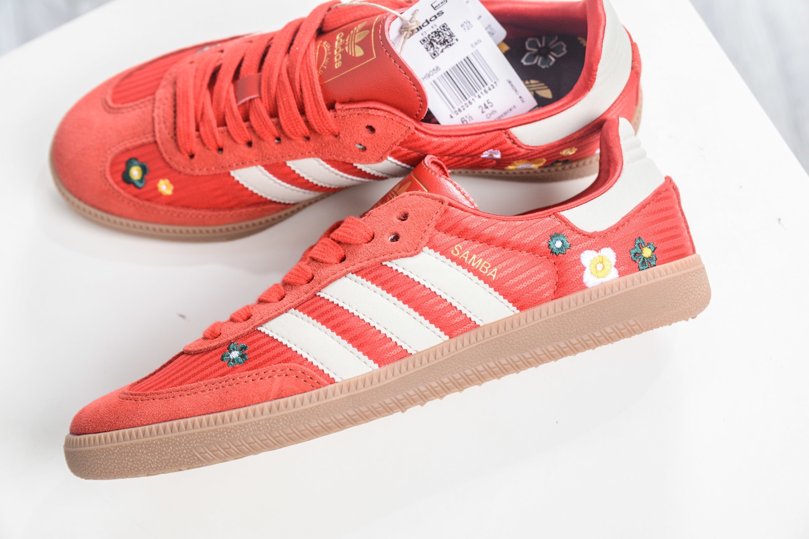 adidas originals SAMBA OG W 此款鞋延續了橡膠外底和經典款式的傳統。
貨號：IH9056
Size：35 36 36.5 37 38 38.5 39 40 40.5 41 42 42.5 43 44 44.5 45