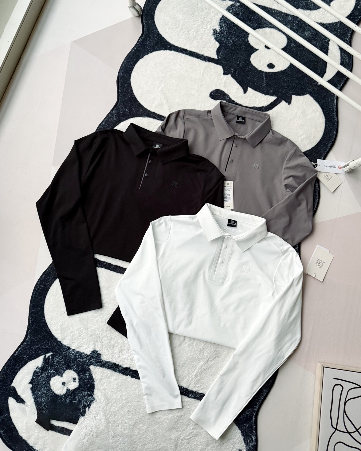 春季新款 KOLON SPORT可隆吸濕長袖防曬+抗菌SECOt恤翻領POLO
大身採用可隆自研面料，具有吸濕速乾，UPF215+防曬及Polygiene抑菌功能門襟採用激光切割工藝，結合肩部超聲波貼合工藝，提升細節品質感領口，門襟及下擺均採用熱壓工藝，外觀平整
