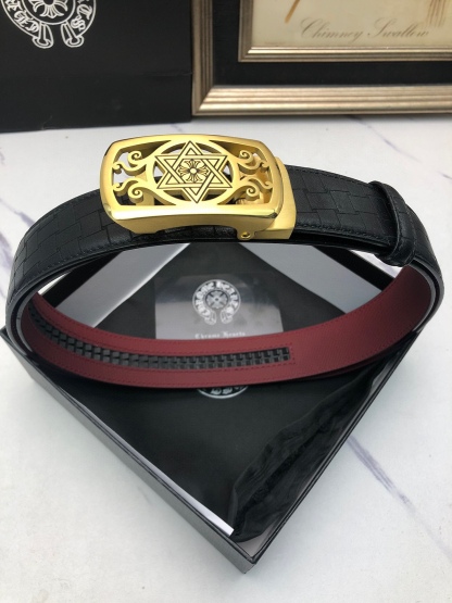 克羅星：原單頭層牛皮燙印花紋面，內襯頭層小牛皮底，搭配原單自動扣，可裁剪的自動帶，此款腰帶面雙採用意大利原定廠制進口牛皮帶身 ，對專版櫃足寬3.5