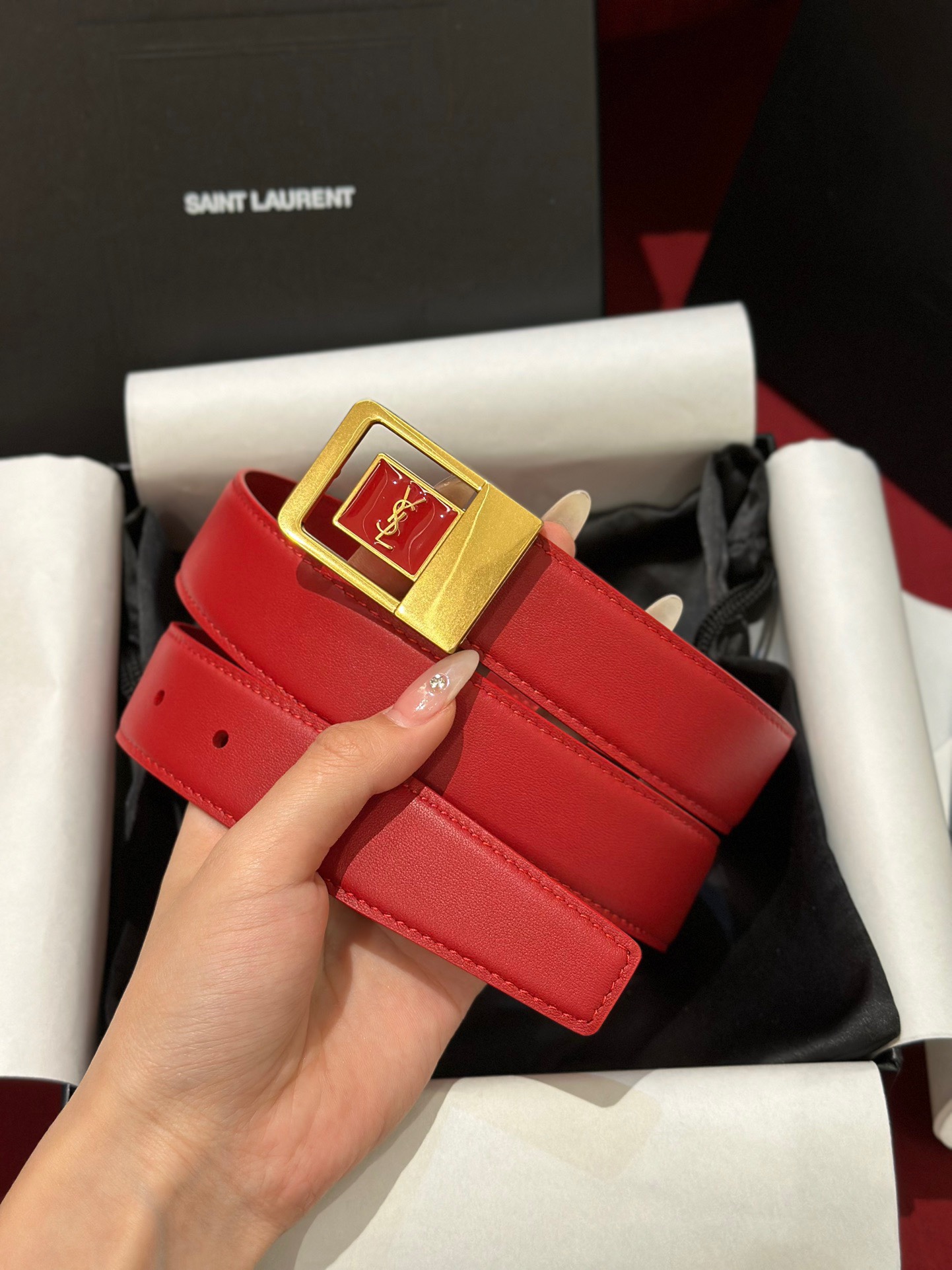 新款YSL，女士腰帶，採用意大利雙面頂級牛皮材質，搭配頂級黃銅扣。寬3.0cm