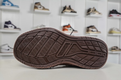 Balenciaga Hamptons Worn-Out Dark Brown 棕色巴黎世家十八18代 滌綸（聚酯纖維）牛皮革 圓頭系帶 低幫 生活休閒鞋板鞋 
貨號：814765 WHPSU 2290
尺碼：35 36 37 38 39 40 41 42 43 44 45 46