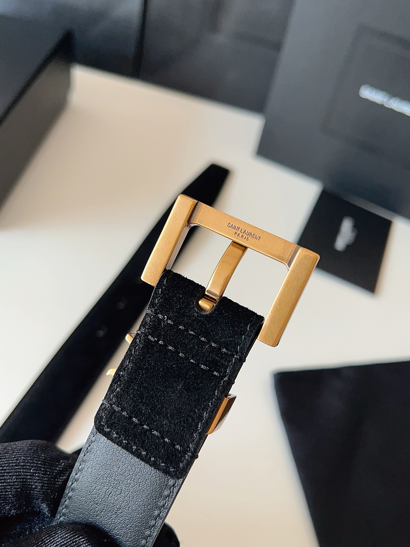 
ysl聖羅蘭2026女士新款腰帶，冬季爆款絨面原版皮，方形搭扣配以ysl標識腰帶環，女士冬季必備款，寬度3.0cm
