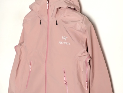 🔝ARC‘TERYX 始祖鳥 BETA LT戶外防水硬殼衝鋒衣
市場獨家全溢膠版本 一比一細節還原
YB四次壓膠工藝 整衣3D立體仿生學設計衣長臂彎 TRI-DURANCE防水防雨面料 自行區別市面先行版本 原包裝原標 全套輔料定制 整衣 腋下YKK雙向拉鍊 五金全部開模定制
R1 SIZE：S-XXL