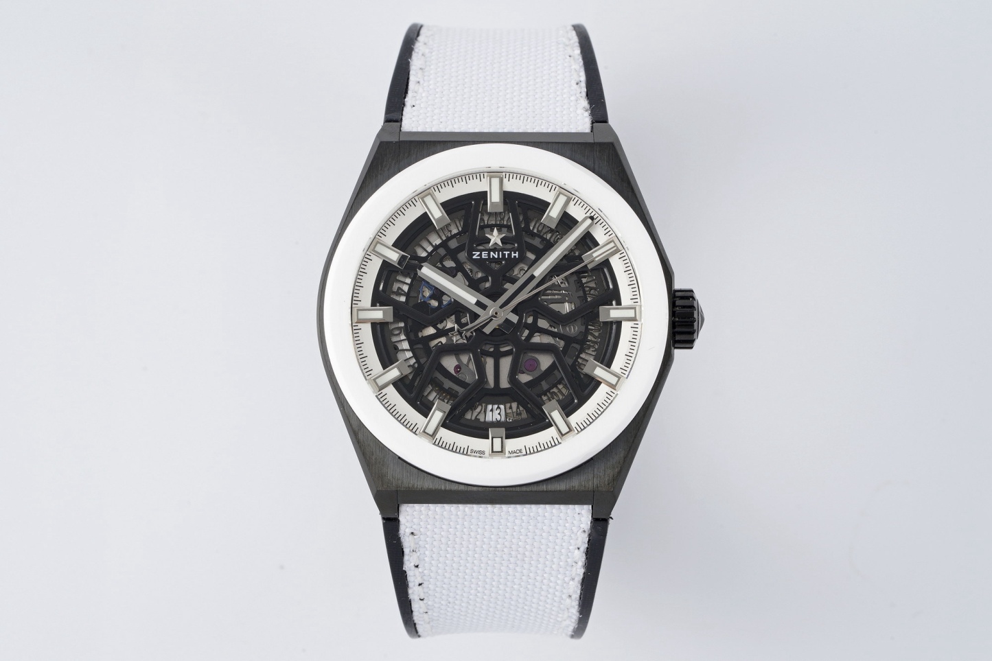 L真力時DEFY系列全新升級版，殼身 頭粒 機芯 表扣等均做了升級調整。一款根據路虎標誌性花輪轂設計而成的高顏值鏤空腕表。

原裝開模鑄造，極致還原表殼的每一處細節打磨倒角，盡顯原裝菱角分明、堅毅果敢的陽剛氣質。完美的41mm表經，適配大眾男性手寸，正裝休閒兩不誤。根據汽車輪轂設計而成的五角星錶盤，未來概念感十足。同步官網新款五角星折疊扣，搭載定製版Cal.670sk全自動機械機芯，鏤空日曆的大小與位置、機芯夾板、齒輪、五角星陀皆按原版機芯數據拆解鍛造而成。

LF臻品 陳奕迅Eason同款，時尚前衛、