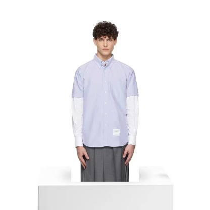 THOM BROWNE/湯姆布朗TB 雙袖拼色長袖襯衫
面料採用最新型牛津面料 扣子採用天然貝殼扣 自家品牌襯衫工廠流水線生產針距細密走線整齊  細節決定品質 三標齊全 版型可寬松可修身 男女同款 
M1 Size：1-4