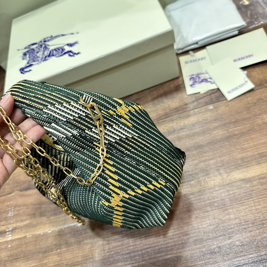 迷你鏈條版Peg手拿包全新mini
新增可拆卸金屬鏈條 實用性更強
尺寸16×10× 26cm.