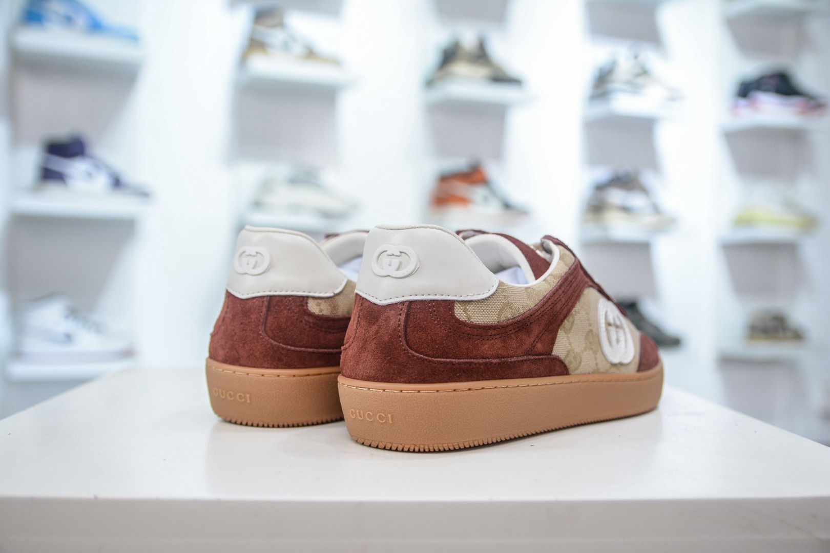 Gucci 古馳G75 圓頭系帶運動鞋
尺碼：35 36 37 38 39 40 41 42 43 44 45 46