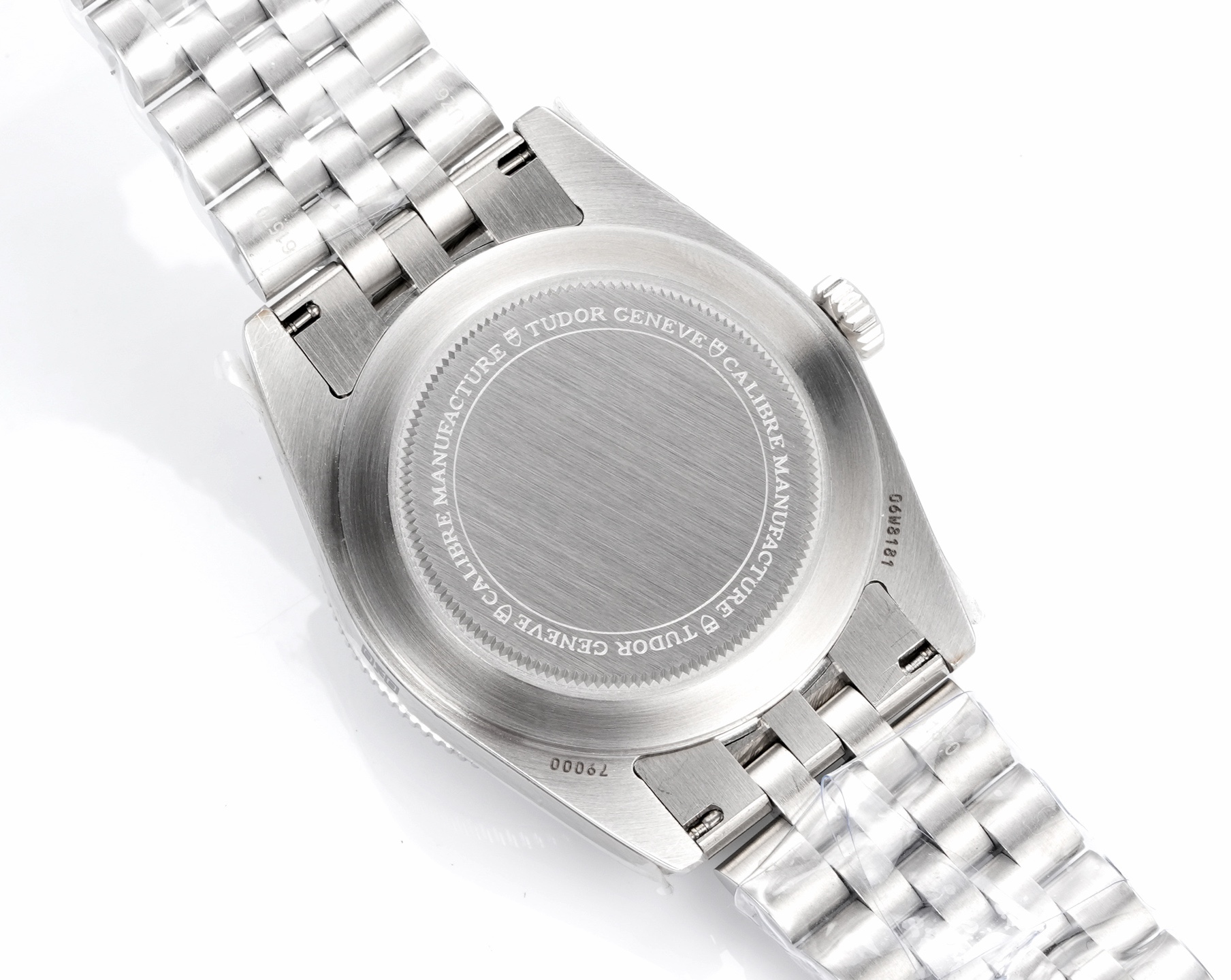 DIF 最強副本 
DIF隆重推出帝舵碧灣54型M79000N腕表，
37mm表殼貼合手腕，佩戴舒適，啞光錶盤簡約大氣，質感細膩，無日曆設計化繁為簡，回歸純粹讀時體驗，以純粹精神和現代表達方式，向1954年問世的品牌首款潛水表-7922型獻上最真誠的敬意！
DIF匠工精神 整表配備導角精磨不拉手 注重細節 質感無敵 搭載丹東定制一檔機芯 日誤差僅3-5秒幾乎0反修 超穩定！
錶帶均為CNC通體成型拉絲工藝錶帶 非小廠組裝片！配備帝舵表“T-fit”表扣 可滑軌微調
超強瑞士夜光刻度 盤面字體油壓立体