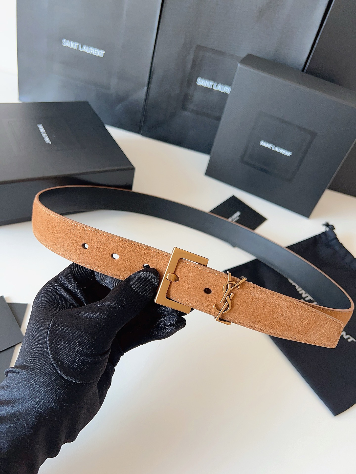 
ysl聖羅蘭2026女士新款腰帶，冬季爆款絨面原版皮，方形搭扣配以ysl標識腰帶環，女士冬季必備款，寬度3.0cm