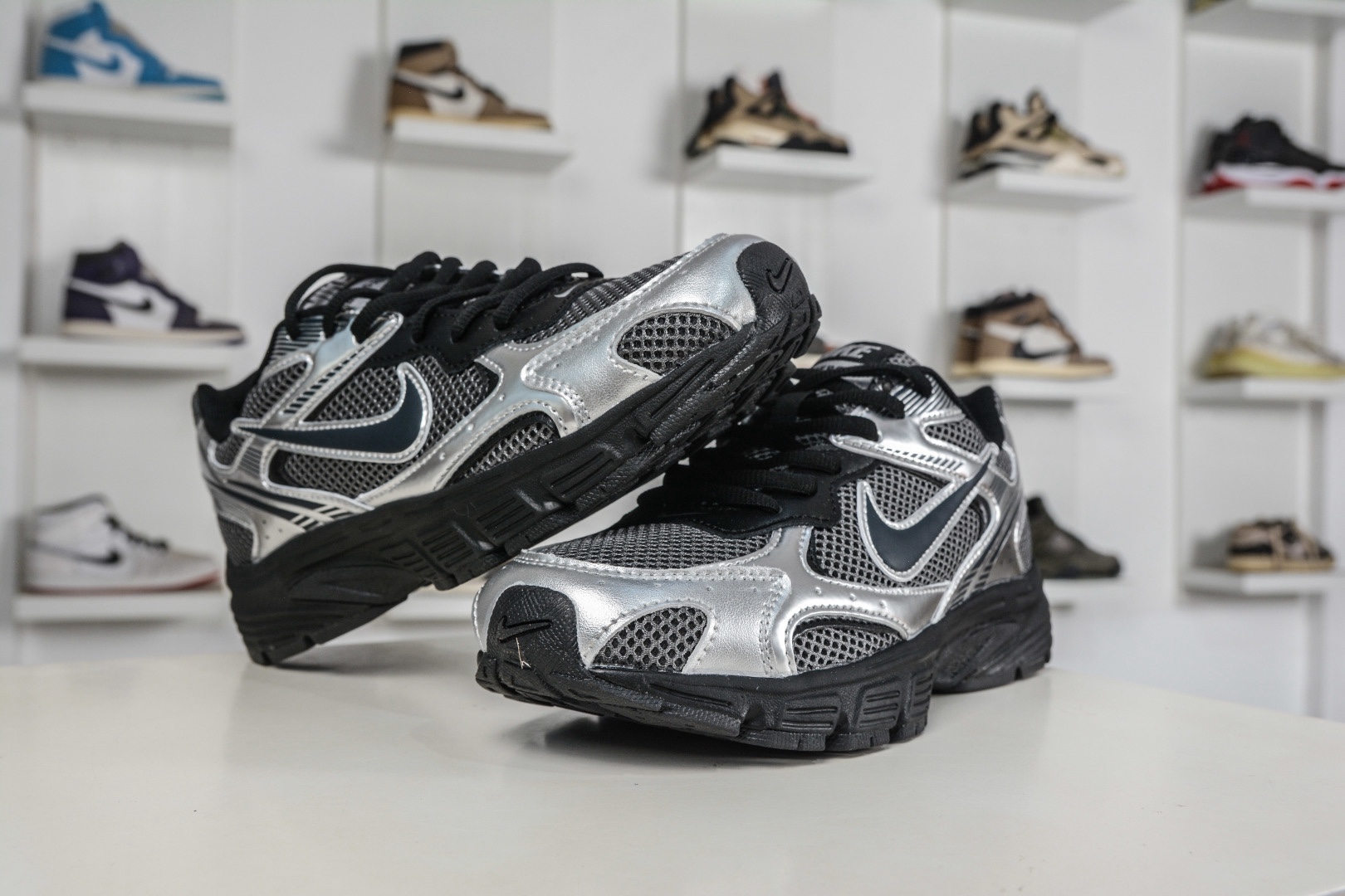 NK Air Zoom Vomero 20 經典復古潮流運動跑鞋 
貨號：HF7069 100
SIZE：36 36.5 37.5 38 38.5 39 40 40.5 41 42 42.5 43 44 45