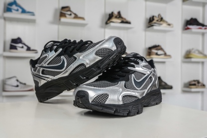 NK Air Zoom Vomero 20 經典復古潮流運動跑鞋 
貨號：HF7069 100
SIZE：36 36.5 37.5 38 38.5 39 40 40.5 41 42 42.5 43 44 45