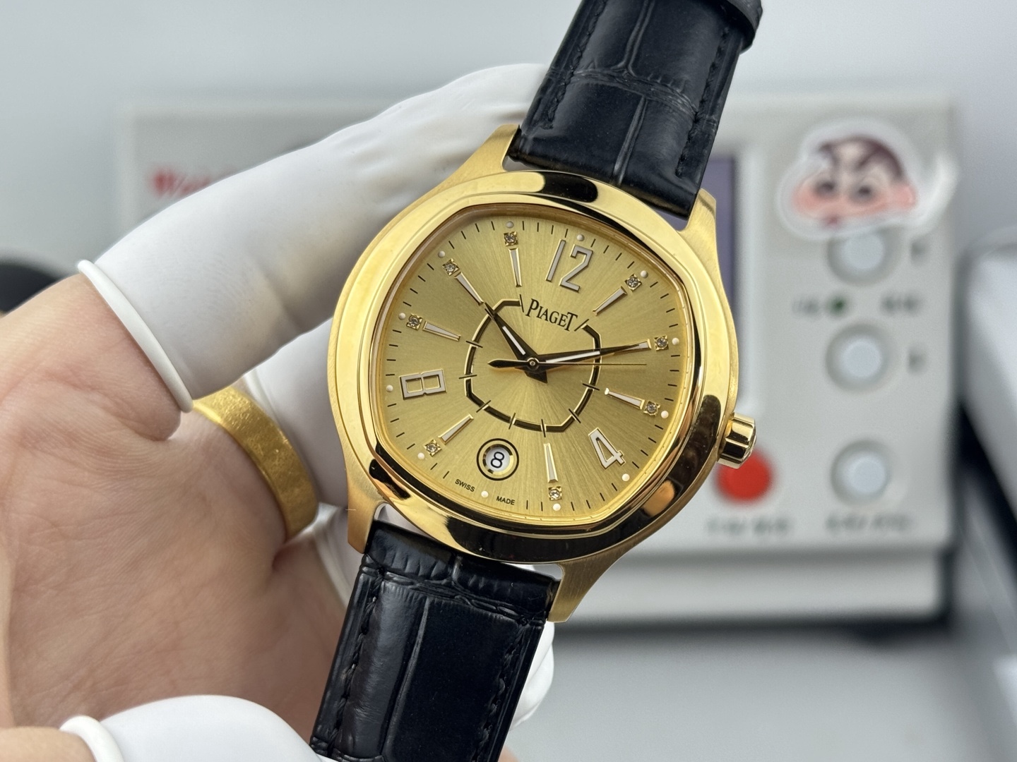 熱賣款🔥🔥🔥！方形殼—在推出新面孔—更別緻—更有型—經典
品牌：伯爵(方正卓絕 精緻之作）爆賣款🎉🎉🎉
類型：精緻款男士腕表（卓越）有轉必賣
錶帶：真牛皮&316L錶帶（舒適）大氣磅礡
機芯：超頂級機械2824機芯（穩定）
材料：礦物質超強鏡面（耐磨）
大氣風範 無限渴望 特別創意 載譽上市
尺寸：直徑42mm厚10mm榮譽
新款上市！歡迎轉載！