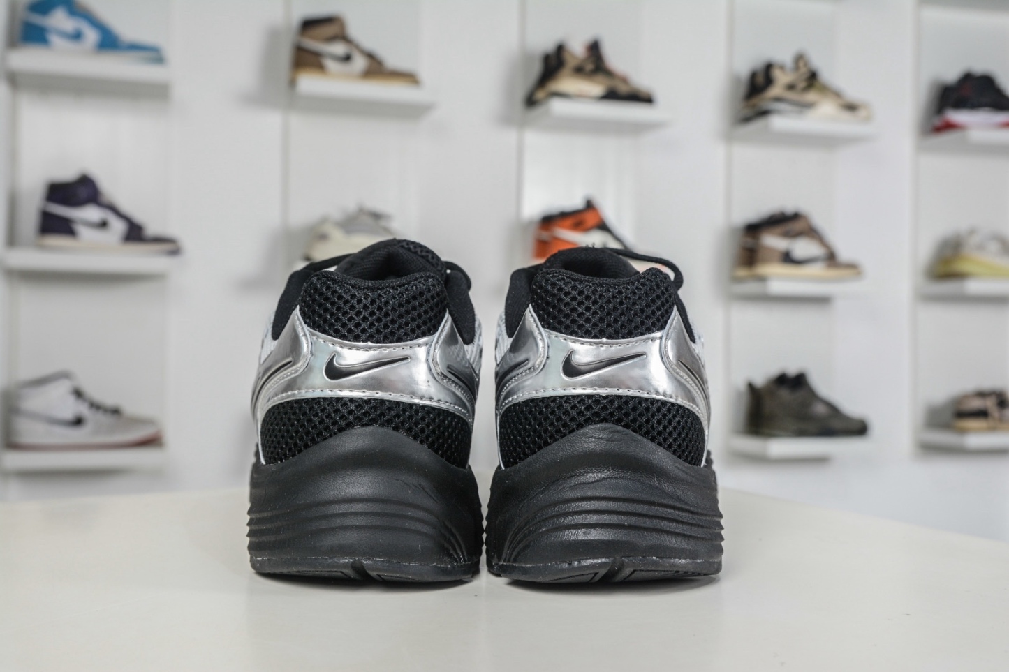 NK Air Zoom Vomero 20 經典復古潮流運動跑鞋 
貨號：HM0829 111
SIZE：36 36.5 37.5 38 38.5 39 40 40.5 41 42 42.5 43 44 45