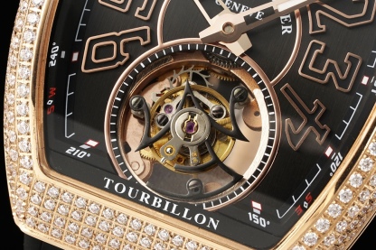 RMS最新 頂級復刻 法蘭克穆勒V45 Vanguard陀飛輪系列 歷時多年研發機芯 
1 1:1 超級復刻原裝複雜法穆蘭陀飛輪機芯 細節完美到位 打造正品機芯獨具的雙發條盒 超薄工藝 
2超長72小時動力儲存 告別每天手動上鏈 高端玩家的定制款 把頭上鏈30個半圈 發條盒為滿 不需要過度上鏈 
3 千錘百鍊 316L精鋼表殼 超薄表殼 與原裝一致厚度 彎曲弧度 更加貼合手腕 佩戴舒適 
4 純正進口意大利小牛皮 貼合手感品質一流的進口氟橡膠錶帶 與正版全完通用互換
5瑞士工程師 原版機芯拆解 一比一甲