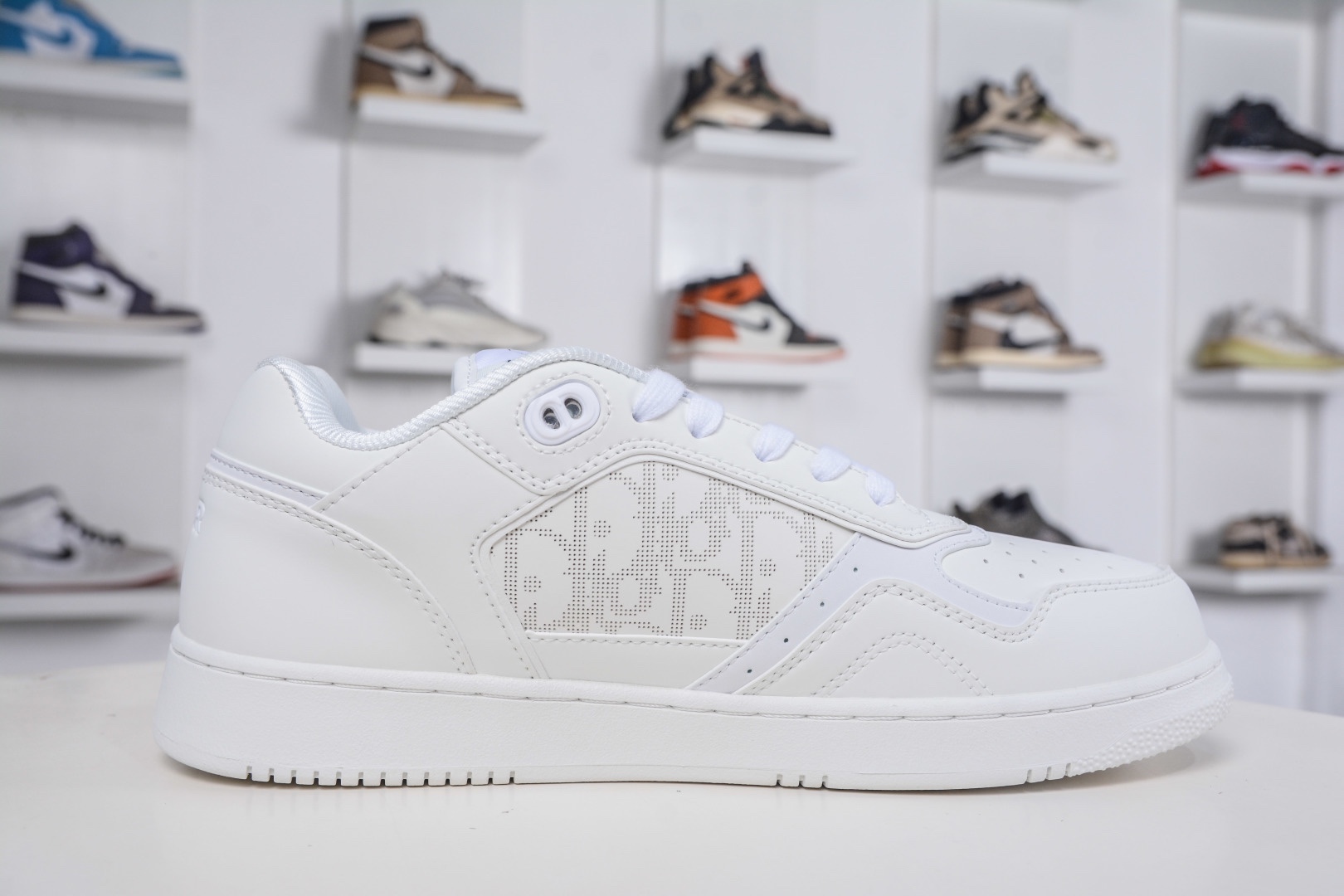 迪奧/Dior B27 Oblique Galaxy Low Top Sneakers B27系列低幫復古真皮百搭運動休閒板鞋 
貨號：3SN272ZIR16536
尺碼：38 39 40 41 42 43 44 45 46