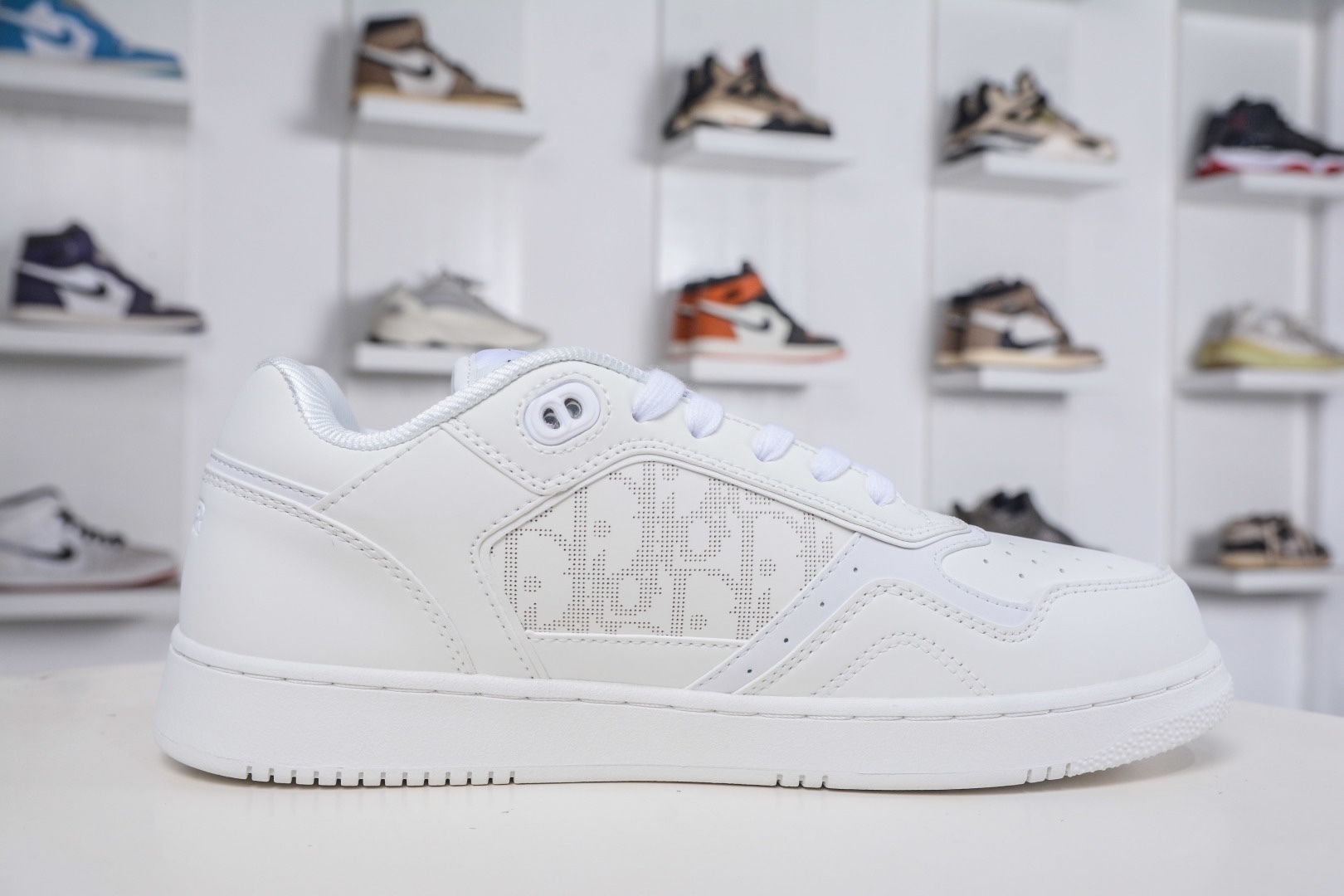 迪奧/Dior B27 Oblique Galaxy Low Top Sneakers B27系列低幫復古真皮百搭運動休閒板鞋 
貨號：3SN272ZIR16536
尺碼：38 39 40 41 42 43 44 45 46