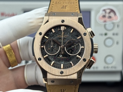 （实拍圖）升級版宇舶hublot恆寶表經典融合CLASSIC FUSION系列，直徑45mm，表殼316L精鋼，耐磨藍寶石玻璃，施華洛世奇鑽石鑲嵌，進口搭載進口7750多巧能計時機芯，還原原裝所有功能，在不同的時空共鳴，如繪畫，如音樂，如時計，獨一無二的HUBLOT最配獨一無二的他，經典融合計時腕表。